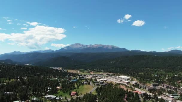 Aerial Moving Pikes Peak Colorado Springs Western America Dolly Shot — Stock videók