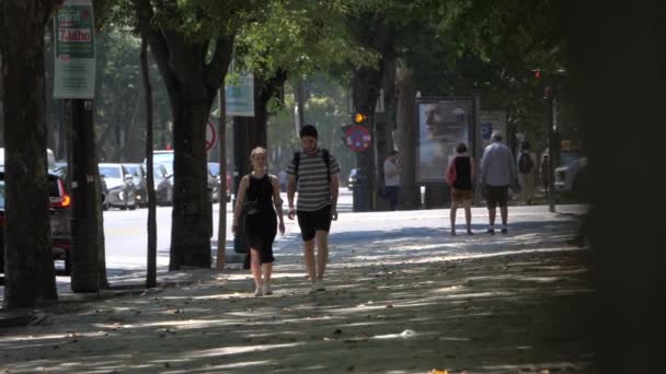 Young Couple Walking Sidewalk Trees Liberdade Brazil Slow Motion Shot — Stok video