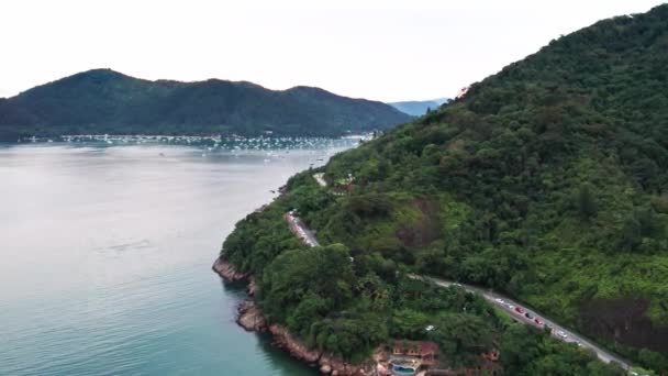 Aerial Flying Traffic Jam Coastal Road Ubatuba Brazil Green Water — Vídeos de Stock