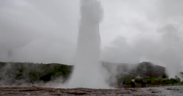 Geyser Iceland Erupting Slow Motion — Stok Video