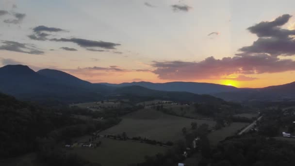 Aerial Footage Blue Ridge Mountains Sunset Drone Flying Backwards — Stockvideo