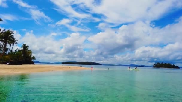 Unrecognized People Beach Clear Blue Ocean Sky Philippines — Wideo stockowe