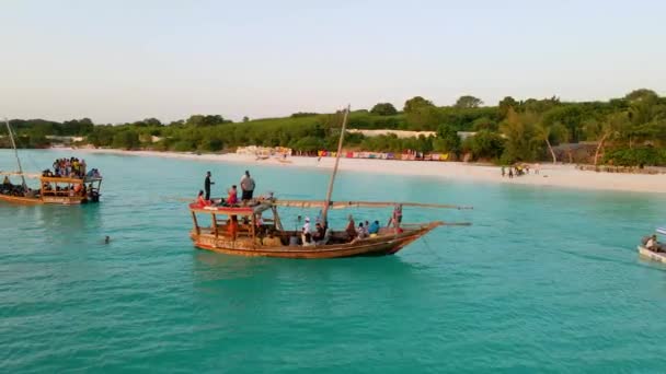 Nungwi Beach Zanzibar Tanzania Fishing Boats Tourists Indian Ocean Sunset — Video Stock