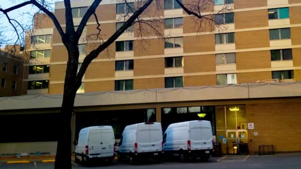 Human Body Part Donor Clinic White Unlabeled Vehicles Parked Medical — 图库视频影像