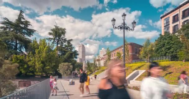 Sunny Afternoon Timelapse Madrid New Bailen Street Tourist People Green — Video