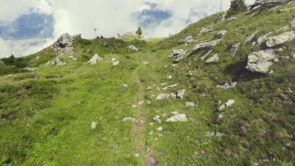 Flying Grass Covered Mountain Top Cross Small Trail Leading Clouds — Vídeo de stock