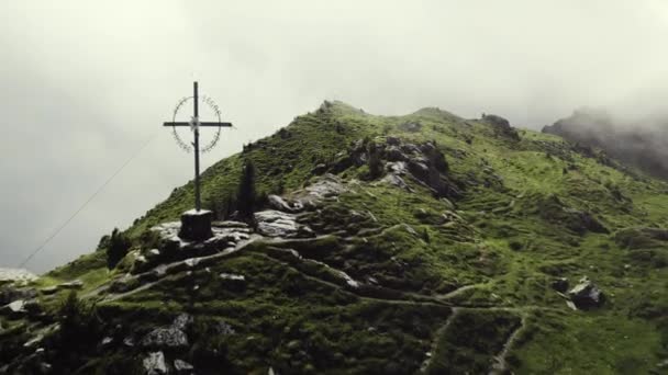 Aerial Drone Shot Grass Covered Mountain Top Giant Cross Small — Stockvideo