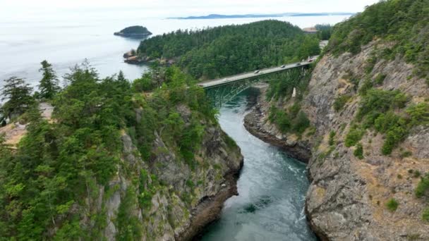 Drone Shot Deception Pass Bridge Whidbey Island — Vídeos de Stock