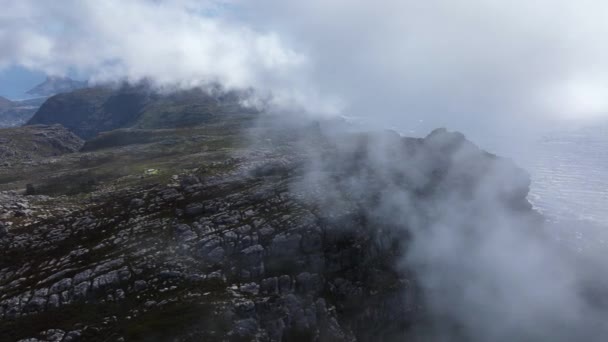 Beautiful Cinematic Aerial Drone Shot Misty Table Mountain Cape Town — Wideo stockowe