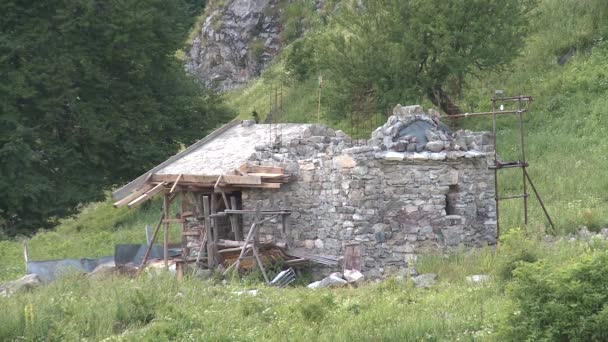 Construction Small Orthodox Stone Chapel High Bulgarian Mountains Botev Peak — Wideo stockowe