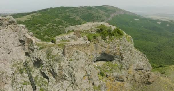 Forested Scenery Old Cross Top Azeula Fortress Ruins — Vídeos de Stock