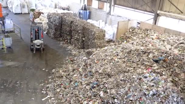 Forklift Passing Piles Plastic Waste Recycling Plant — Stockvideo