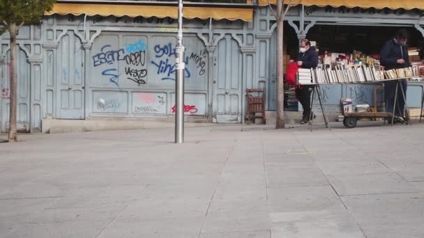 Iconic Book Stalls Pedestrian Street Cuesta Moyano Madrid Spain Books — Stok video