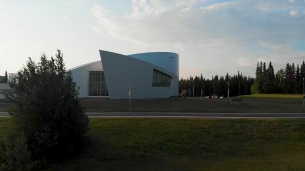 Drone Video Museum North Building Campus University Alaska Fairbanks — Wideo stockowe