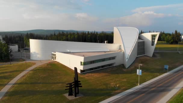 Drone Video Museum North Building Campus University Alaska Fairbanks — Stockvideo