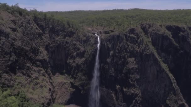 Unesco World Heritage Listed Wallaman Falls Girringun National Park Queensland — Stockvideo