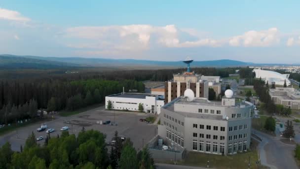 Drone Video Satellites Radomes Campus University Alaska Fairbanks Summer Day — Stock video