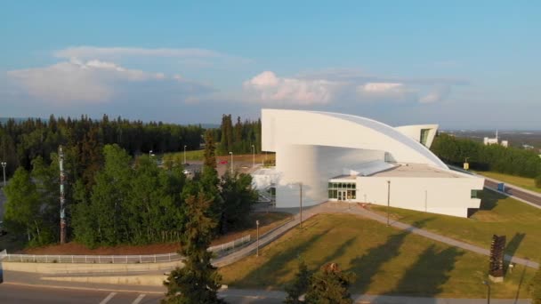 Drone Video Museum North Building Campus University Alaska Fairbanks — Video Stock