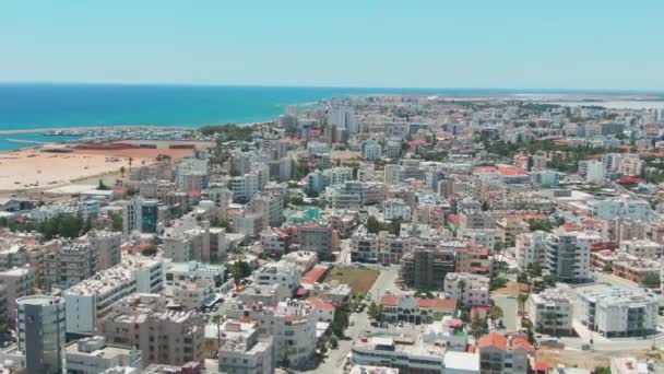 Кипр Город Ларнака Океаном Густонаселенной Городской Территорией — стоковое видео