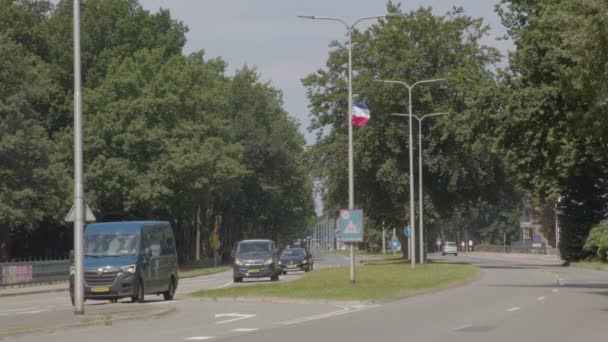 Traffic Driving Upside Dutch Flag Hanging Streetlight Sign Dutch Farmer — стокове відео