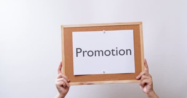 Woman Hand Shows Paper Board Word Promotion White Studio Background — Stockvideo