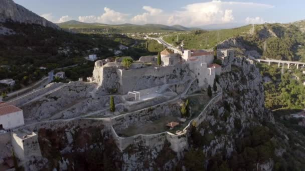 Old Historic Klis Fortress Hilltop Croatia Aerial — Stockvideo