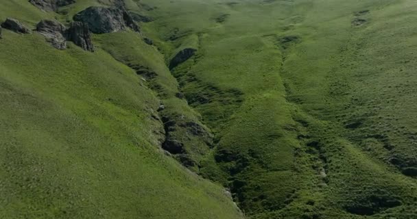 Aerial Ravine Caucasus Mountains Georgia Rising Forward Shot — Vídeo de stock
