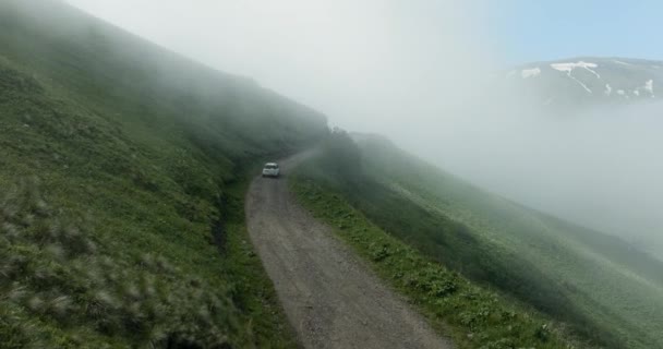 Aerial Car Driving Tskhratskaro Pass Georgia Rising Forward Shot — Vídeo de stock