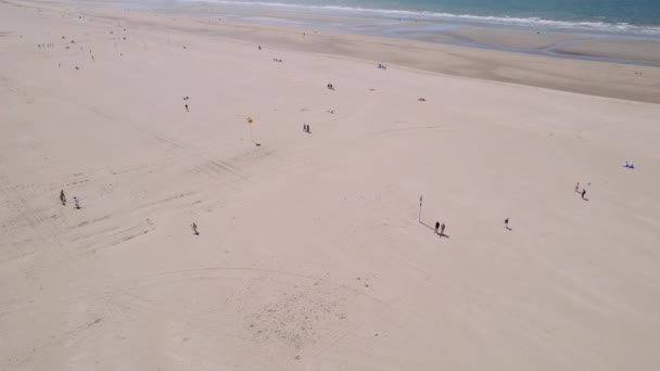 Separated People Enjoying Sunny Day Sandy Beach Aerial View — ストック動画