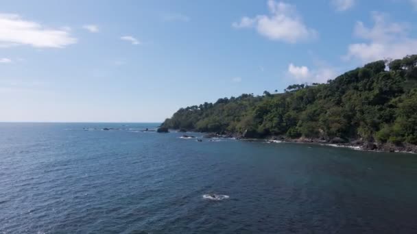 Beautiful Aerial Drone Shot Pacific Ocean Rocky Coastline Playa Playitas — Stok video