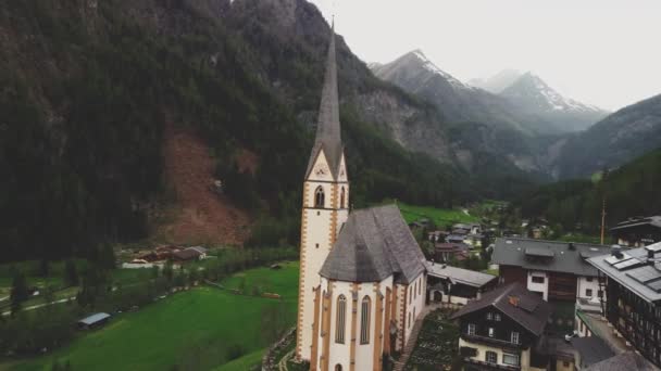 Nostalgic Church Green Valley Surrounded Austrian Alps — Vídeo de stock