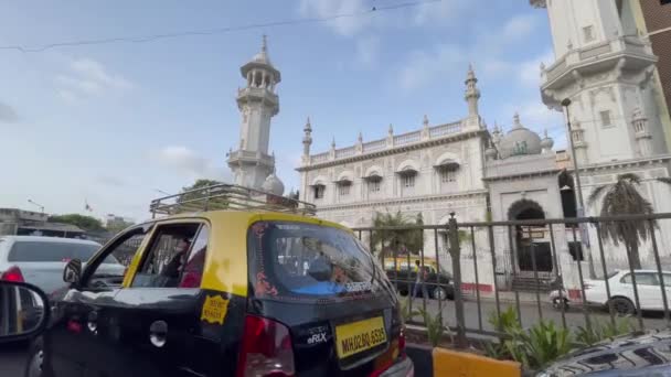 Duży Ruch Ulicy Przed Meczetem Jama Masjid Bandra West Mumbaju — Wideo stockowe