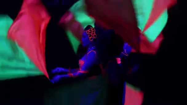 Dancers Rotate Colorful Handkerchiefs Psychedelic Show Viewed Side Multiple Planes — Video Stock