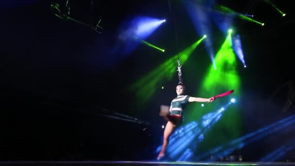 Acrobatic Girl Dancing Pink Ribbons Hanging Her Head Performance Show — Stok Video