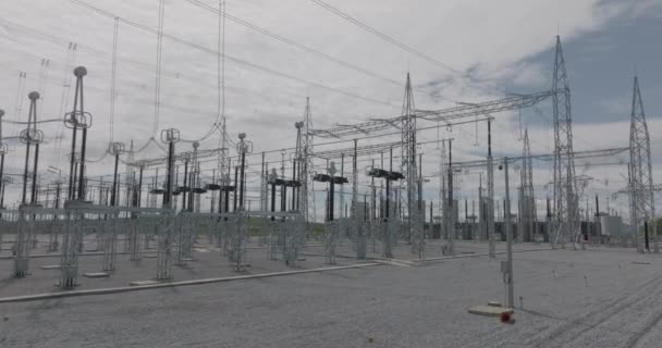 Scene Voltage Power Lines Substation Low Aerial Flying — Vídeo de Stock