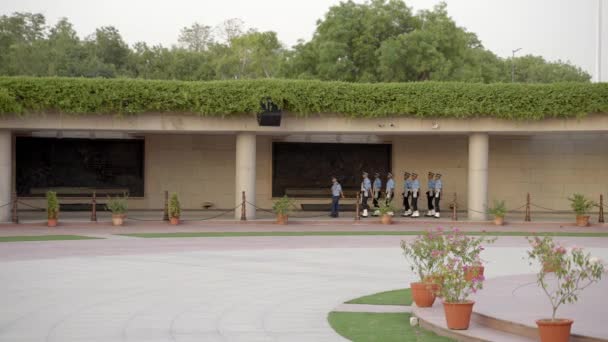 Guards Walking Synchronously National War Memorial New Delhi India Wide — Vídeo de Stock