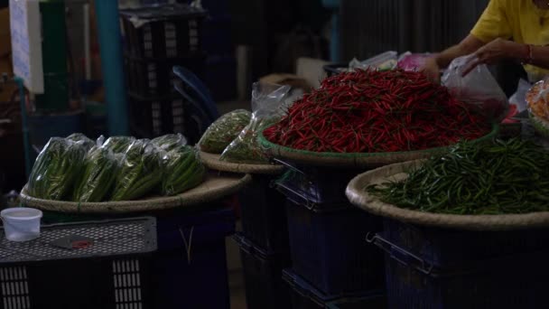 Piles Red Green Chillies Market Stall Selling Chillies Thailand — Stockvideo