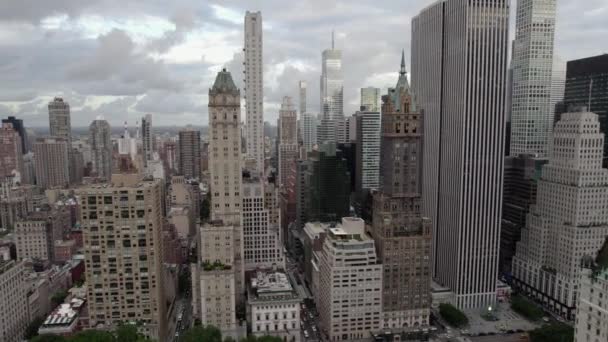 Aerial View Tall Buildings Midtown East Cloudy Manhattan New York — Vídeos de Stock