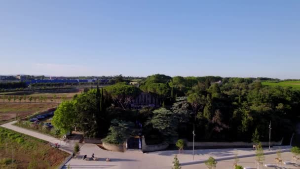 Beautiful Villa Being Shown Some Big Trees Montpellier France — стокове відео