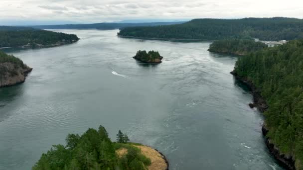 Aerial View Pushing Away Deception Pass Strawberry Island — Video Stock