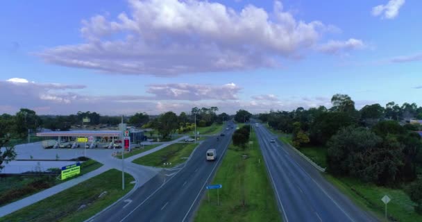 Drone Shotted Aerial Footage Shows Number Cars Travelling Roadway Gorgeous — Stock Video