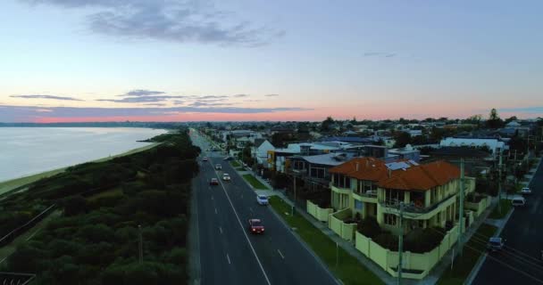 Drone Shotted Cinematic Footage Numerous Cars Travelling Metropolitan Street Buildings — Stock video