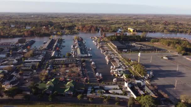 Waterfront Village Riverbank Tigre Buenos Aires Argentina Aerial Drone Pov — ストック動画