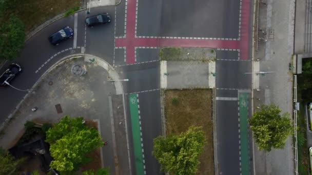 Cars Turn Left Intersection Roaddaring Aerial View Flight Bird Eye — ストック動画