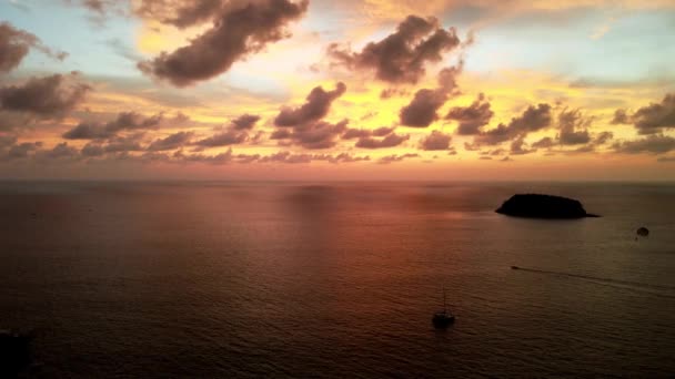 Aerial Golden Orange Sunset Skies Tropical Waters Phuket Dolly Forward — ストック動画