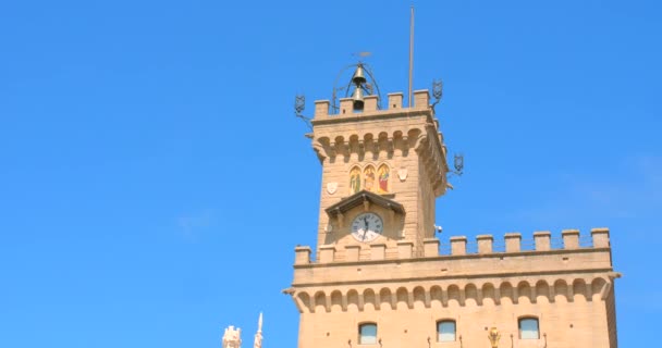 Low Angle Shot Statue Liberty Historic City Hall San Marino — Stock videók