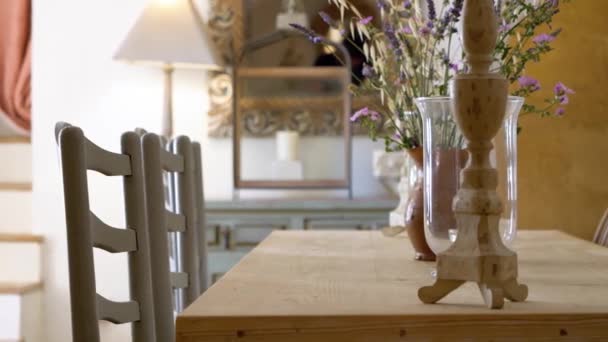 Dining Room Table Flower Vases Different Set Chairs Sides Villa — Vídeo de stock
