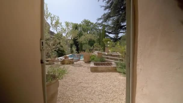 Entering Pebble Lined Garden Pool Area Rustic Mediterranean Villa Southern — 图库视频影像