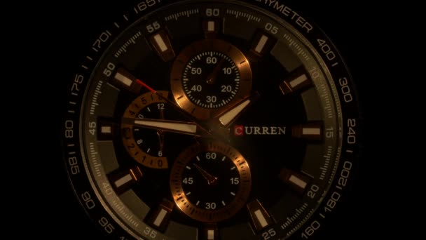 Shiny Old Style Wristwatch Black Background Hands Moving Light Moving — Vídeo de Stock