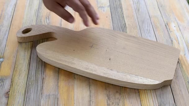Cutting Edges Wooden Cutting Board Handheld Router — Stock Video